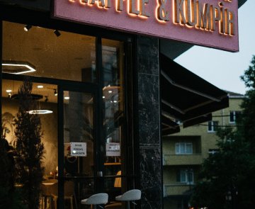 Arnavutköy Waffle & Kumpir Sizleri Bekliyor…